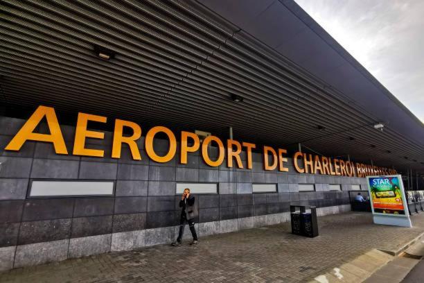 Station 64 A2 Bruxelles-Charleroi-Airport Apartamento Exterior foto